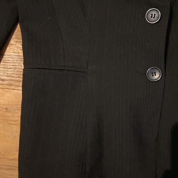 2/$12 ❤️❤️ The limited pinstripe blazer size six - Picture 2 of 5